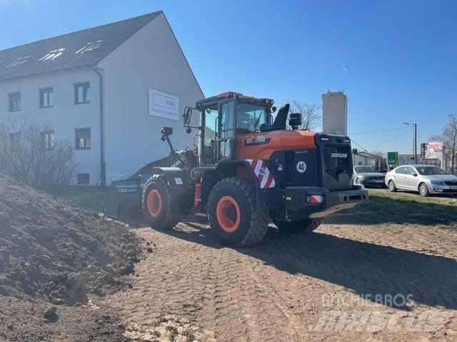 Doosan DL 200 輪胎式裝載機