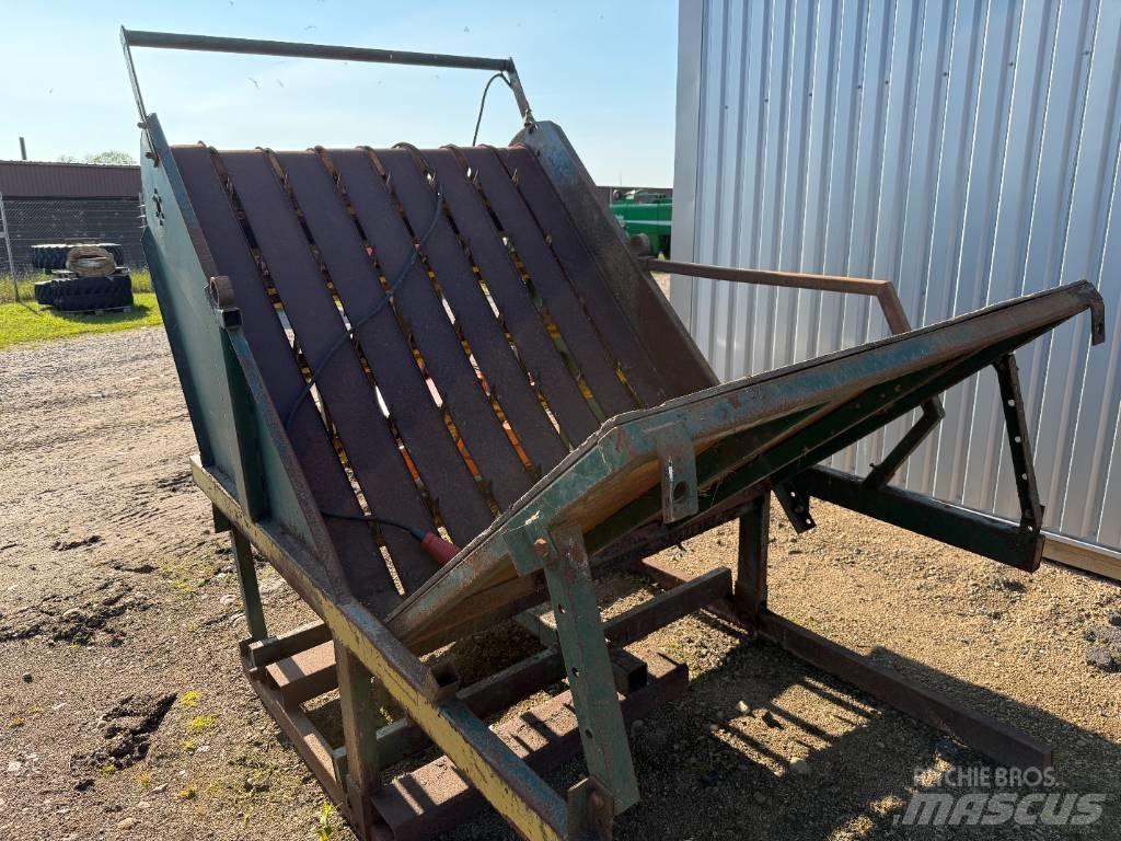  Upprullare Stationär 草捆撕碎機、切割機、拆袋機