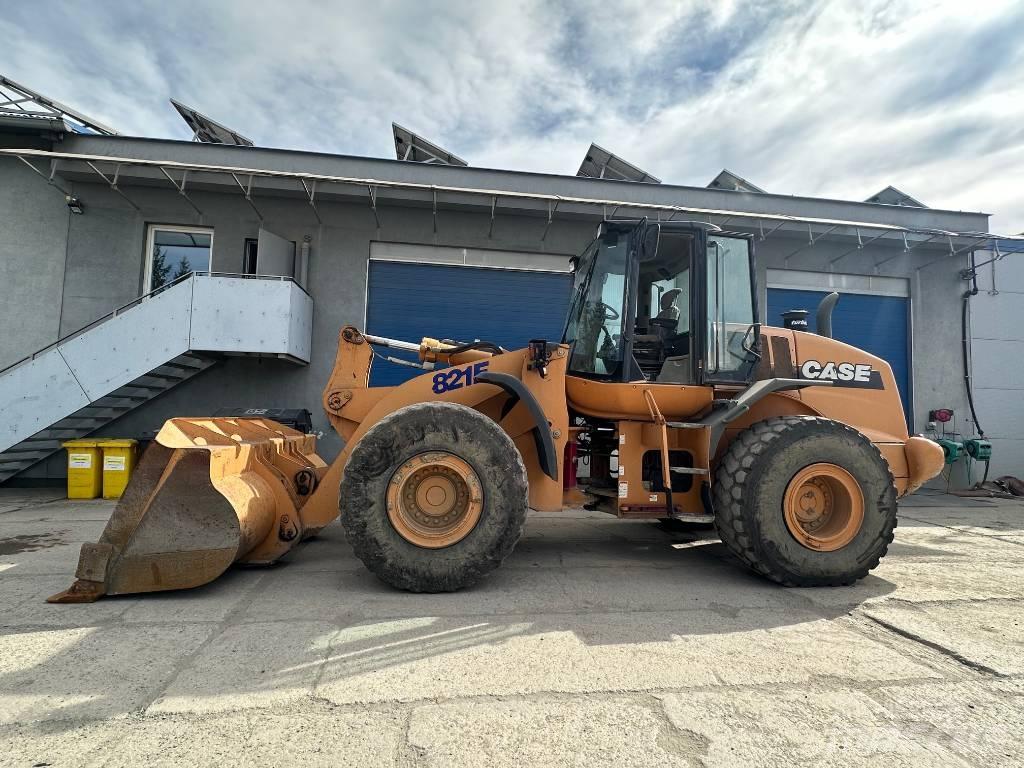 CASE 821 E 輪胎式裝載機