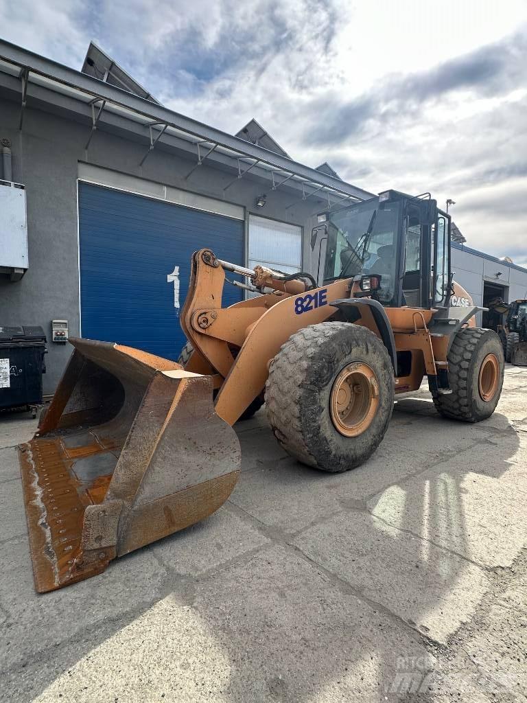 CASE 821 E 輪胎式裝載機