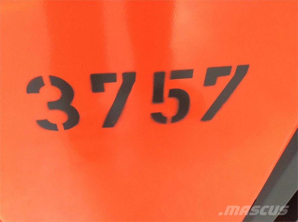 Linde L16 自走式堆積機