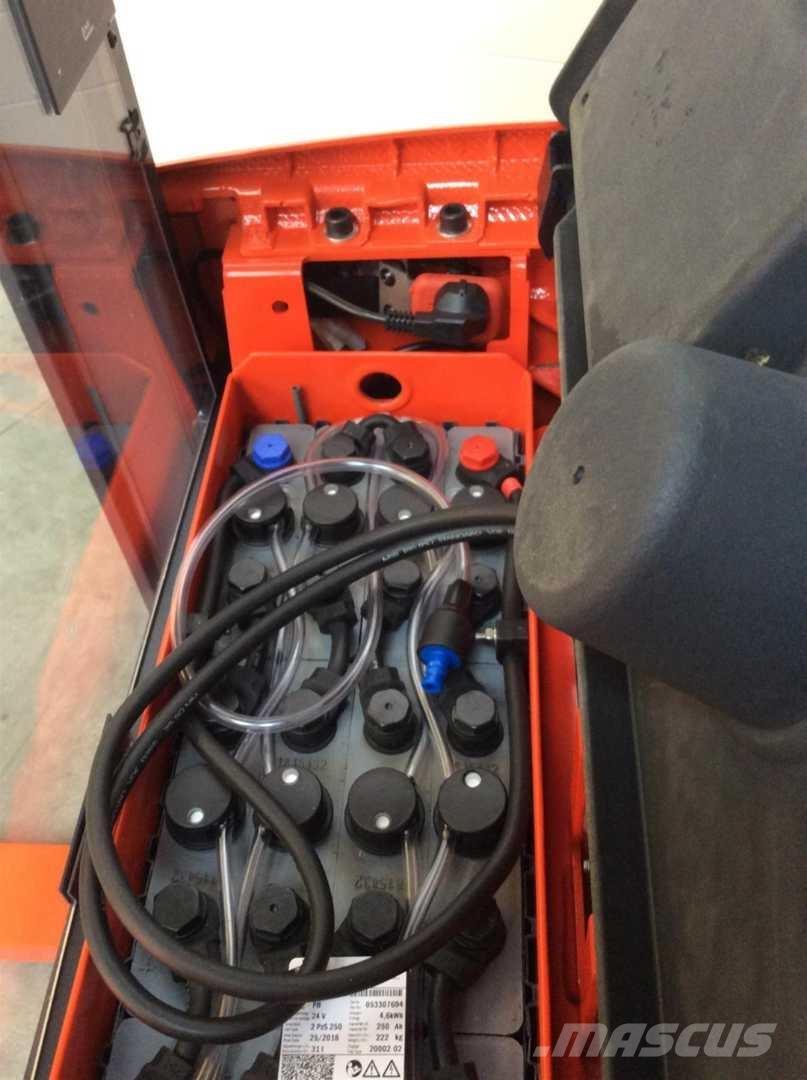 Linde L16 自走式堆積機