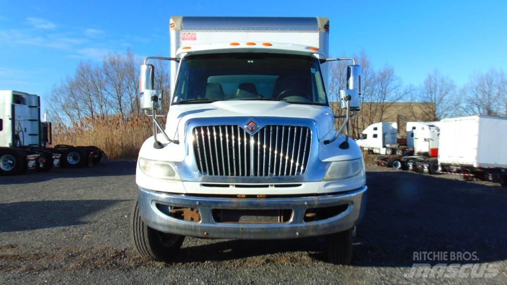 International 4300 貨箱式卡車