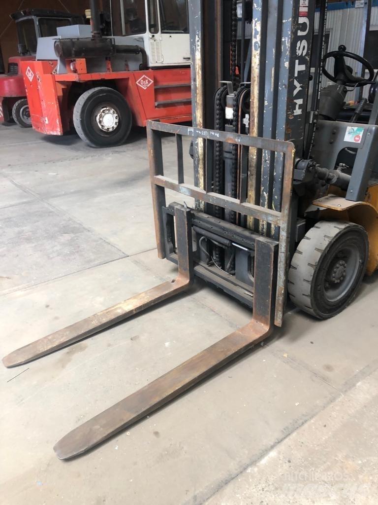 Hytsu CPD 25 電動堆高機
