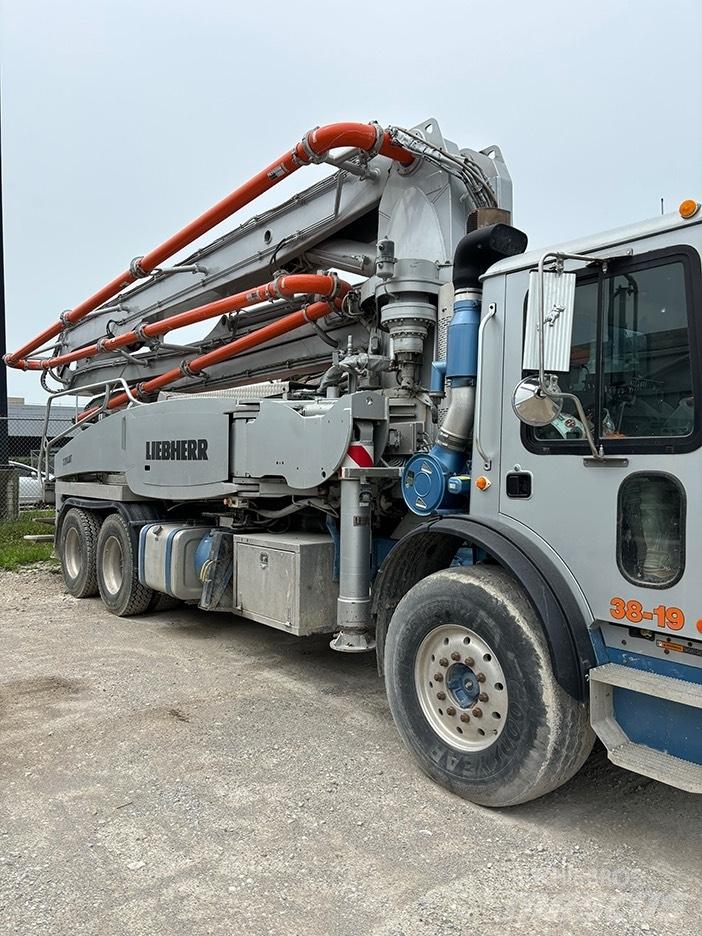 Liebherr 37Z4XXT 混凝土泵浦
