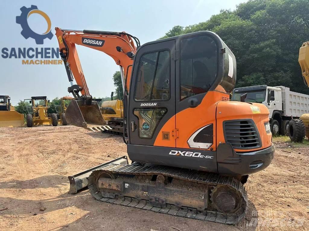 Doosan DX 60 小型挖土機/掘鑿機<7t(小型挖掘機)
