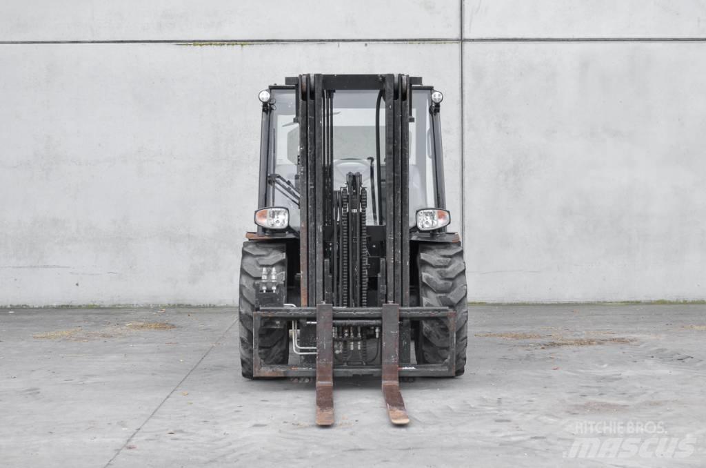 Manitou MC 25-4 D 柴油卡車
