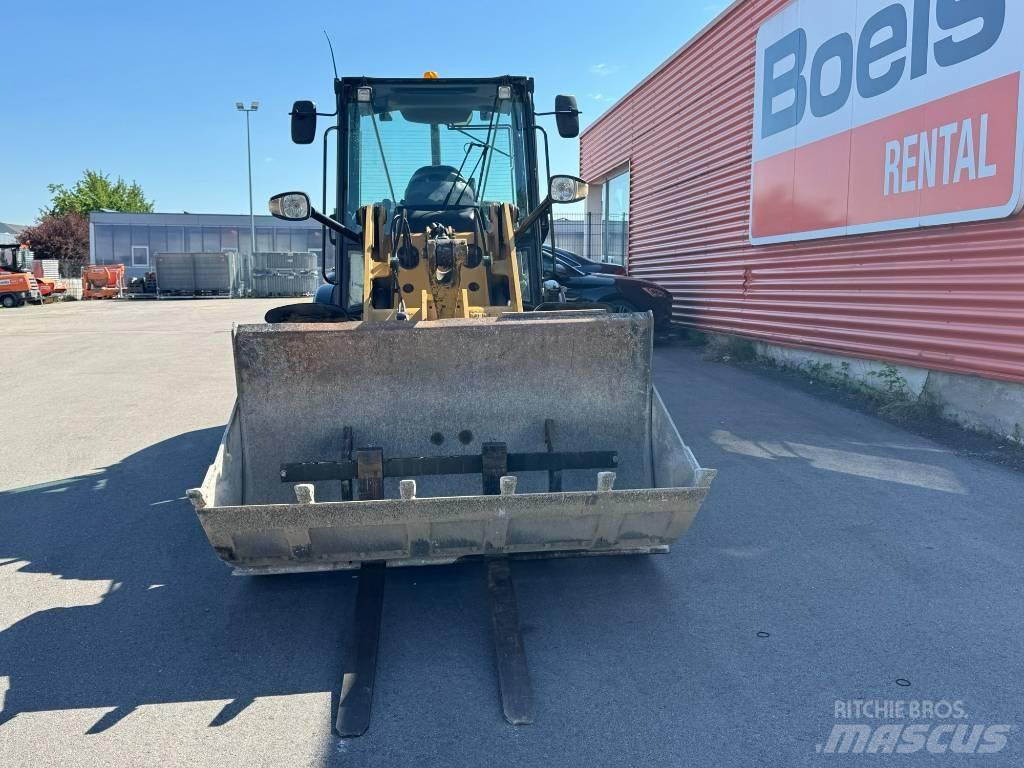 CAT 906 M 輪胎式裝載機