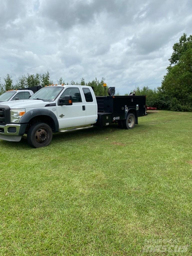 Ford F 550 皮卡.傳統半斗卡車/側卸板