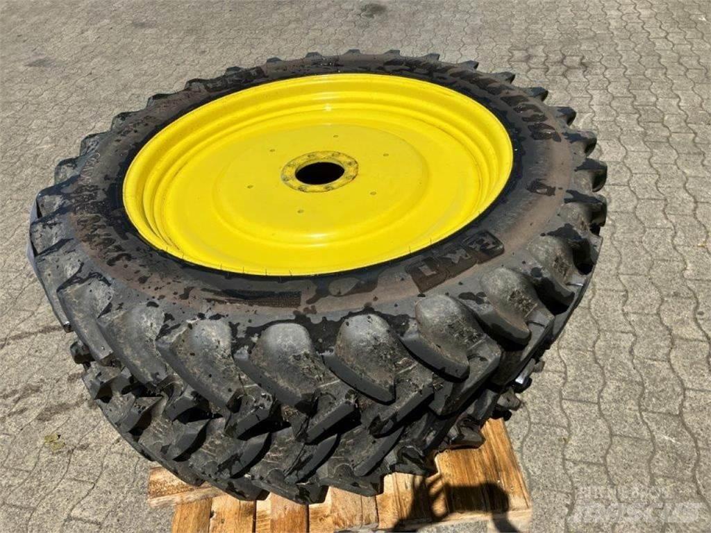 BKT 320/90R42 輪胎、車輪和輪圈