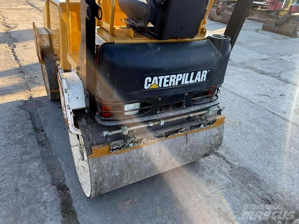 CAT CB 224 E 雙輪滾壓機