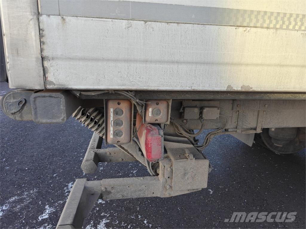 Scania P320 貨箱式卡車