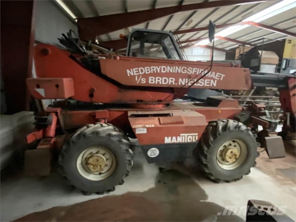 Manitou MRT1540 伸縮臂操作車