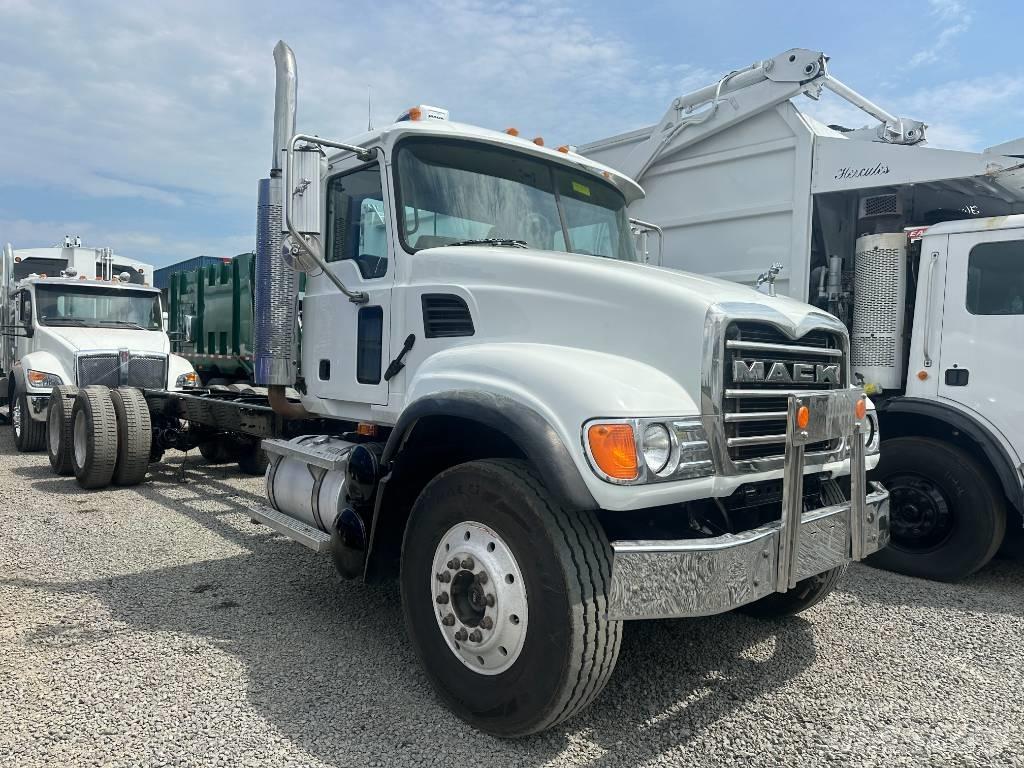 Mack CV 713 商用底盤車