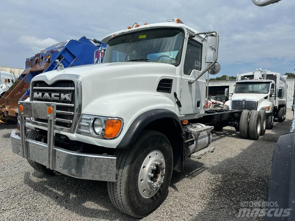 Mack CV 713 商用底盤車