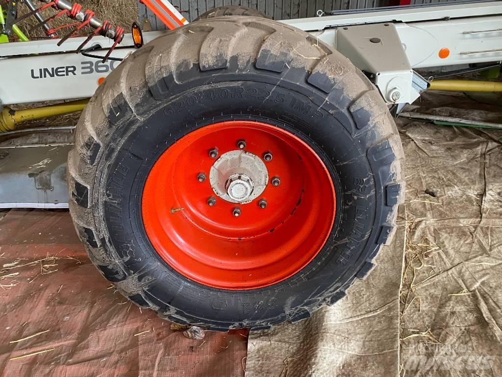 CLAAS Liner 3600 耙與翻草機