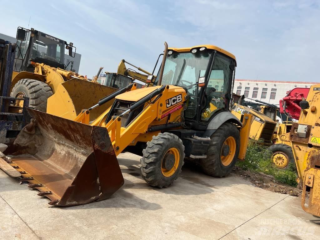 JCB 3CX 反鏟裝載機