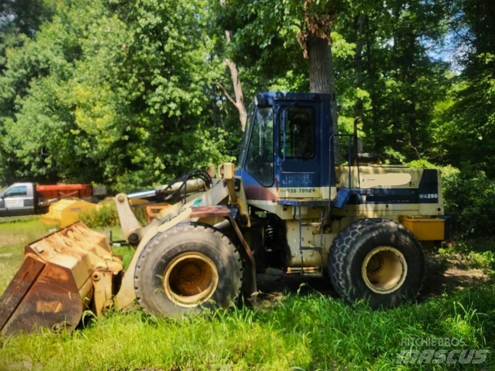 Komatsu WA 250 輪胎式裝載機