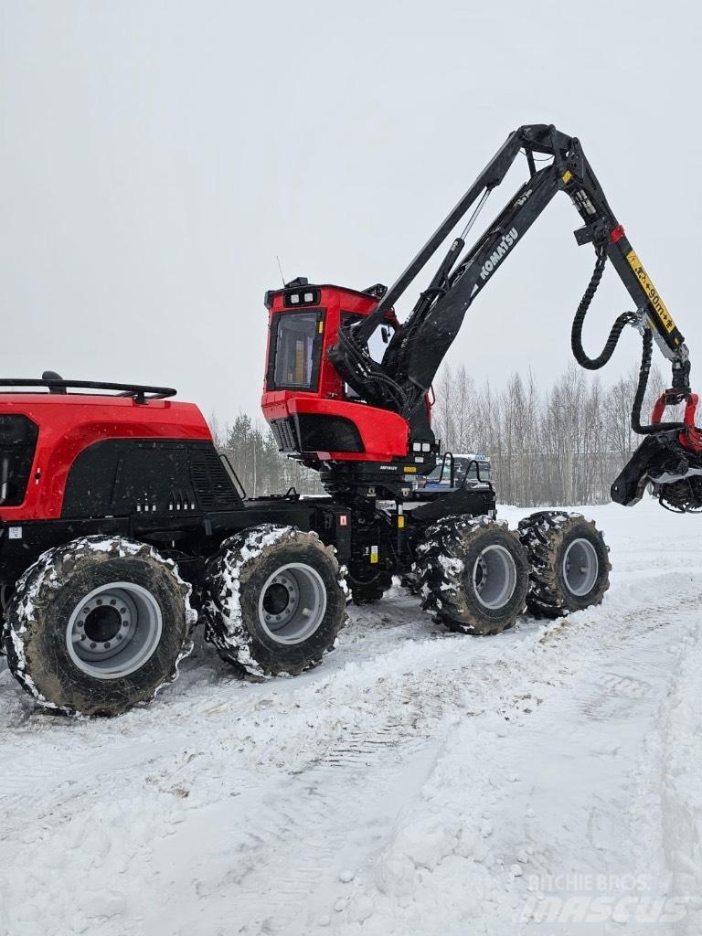 Komatsu 931 XC 收穫機