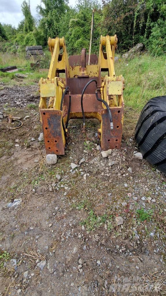 Komatsu D85 底盤和懸架