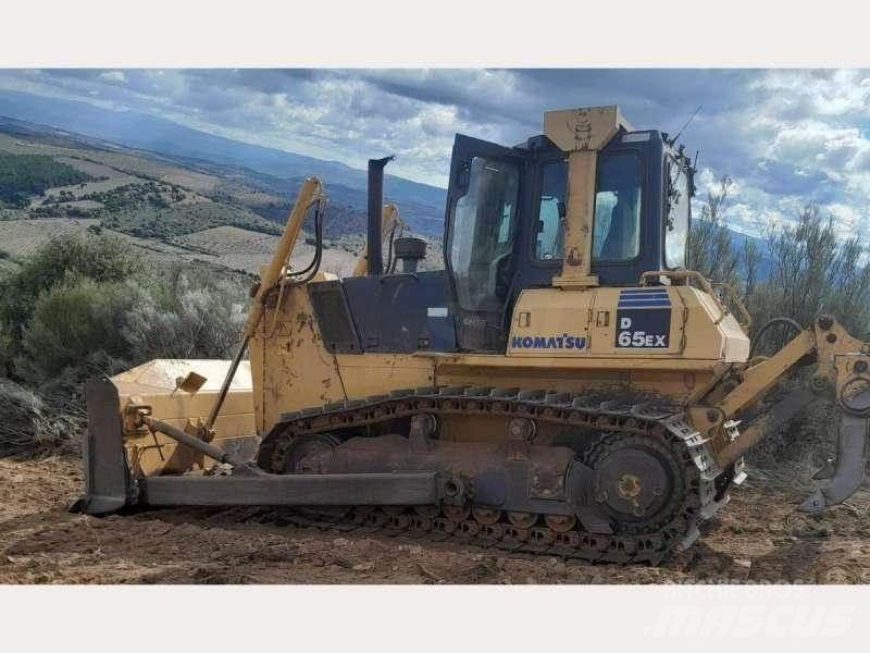 Komatsu D65EX-15 履帶推土機