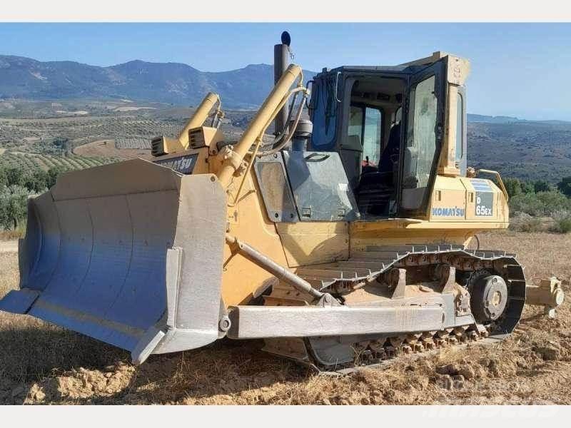Komatsu D65EX-15 履帶推土機