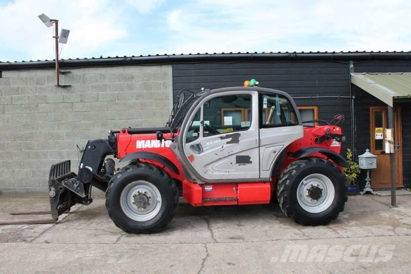 Manitou MT 1135 伸縮臂操作車