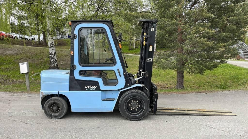 Utilev UT 30 PD 柴油卡車