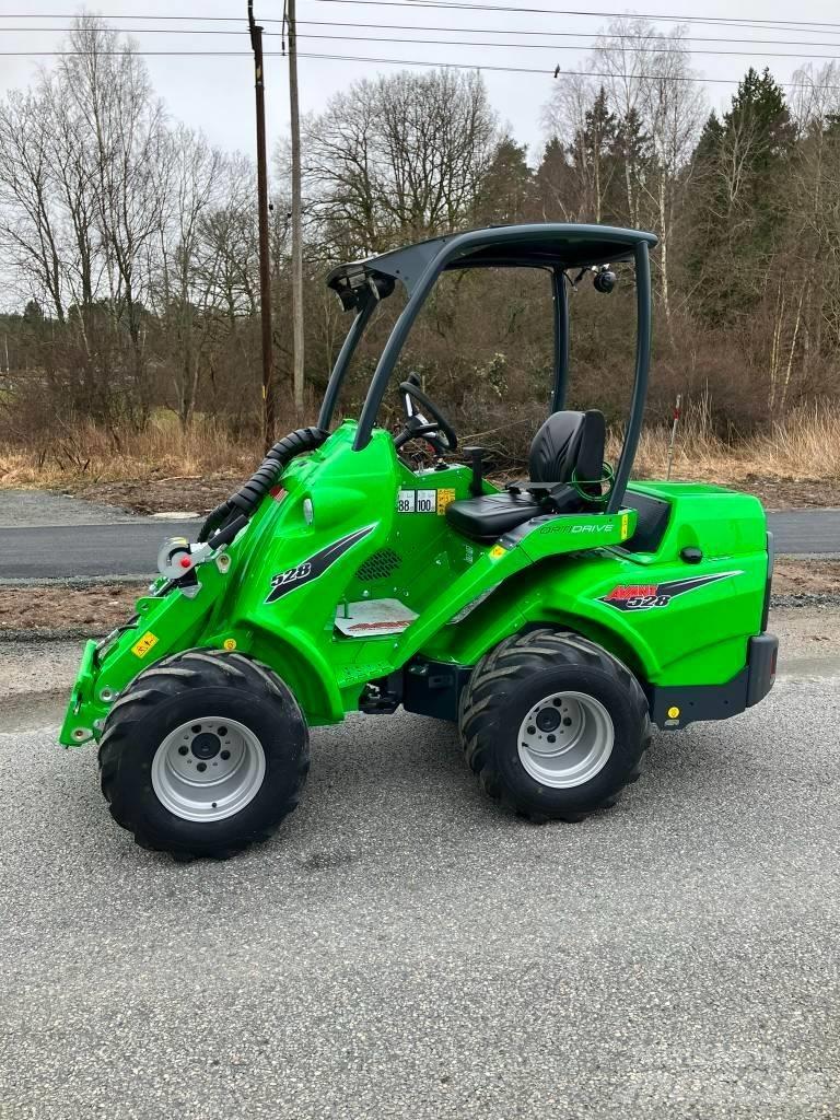 Avant 528 滑移轉向裝載機