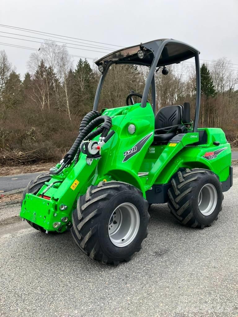 Avant 528 滑移轉向裝載機