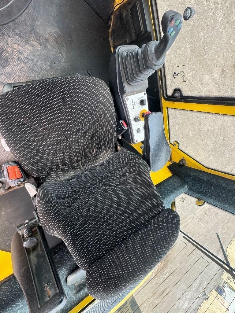 Bomag BW 216 D H-4 單輪滾壓機