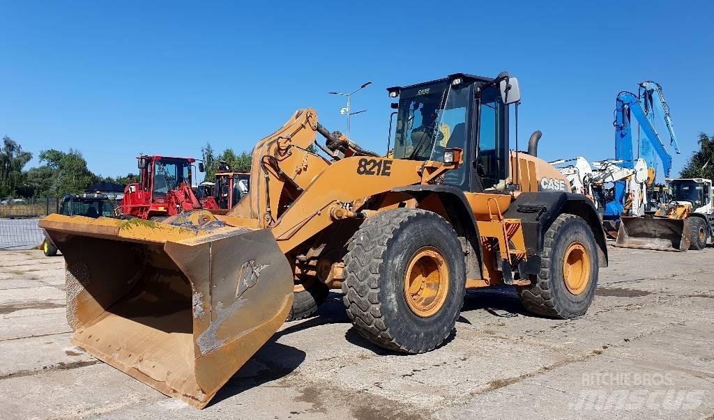 CASE 821 E 輪胎式裝載機