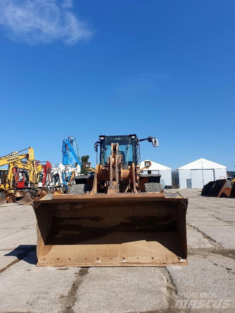 CASE 821 E 輪胎式裝載機