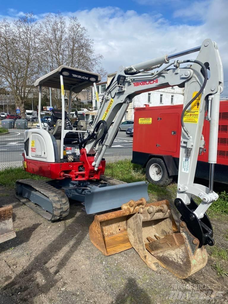 Takeuchi TB225 小型挖土機/掘鑿機<7t(小型挖掘機)