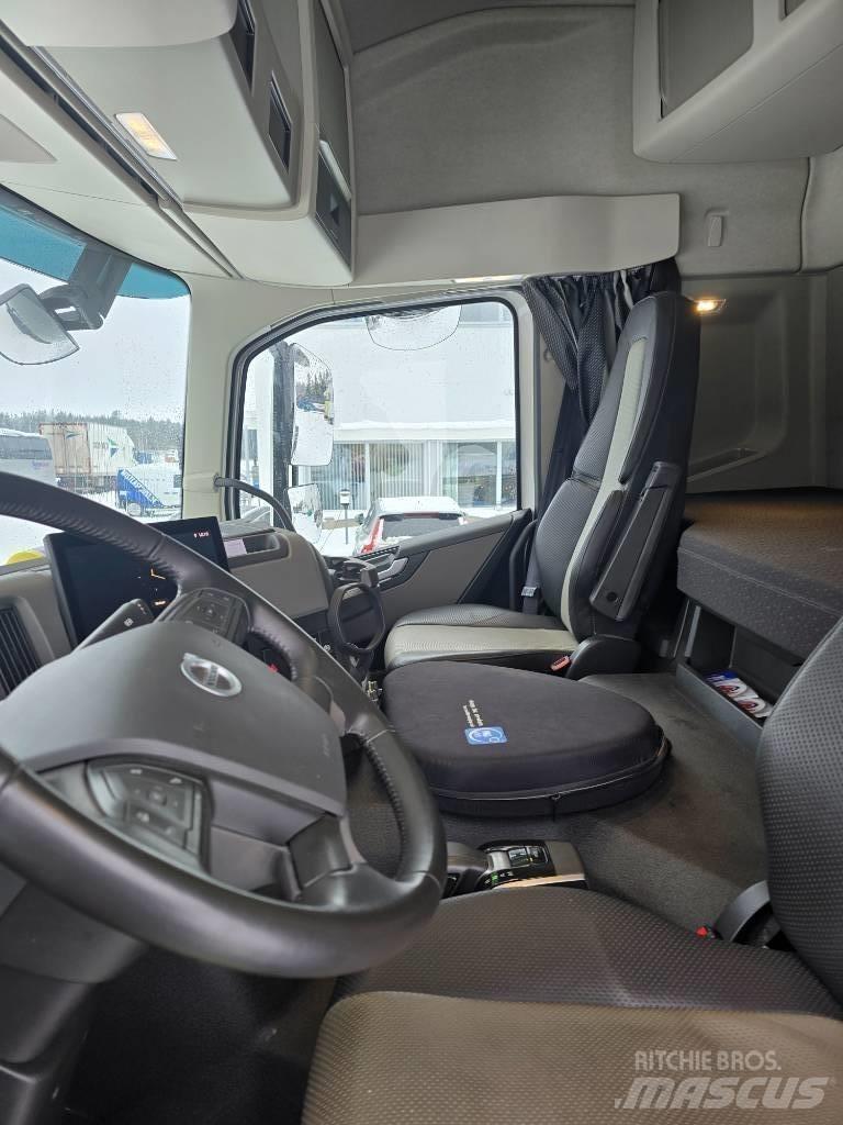 Volvo FM Electric 吊鉤式起重車