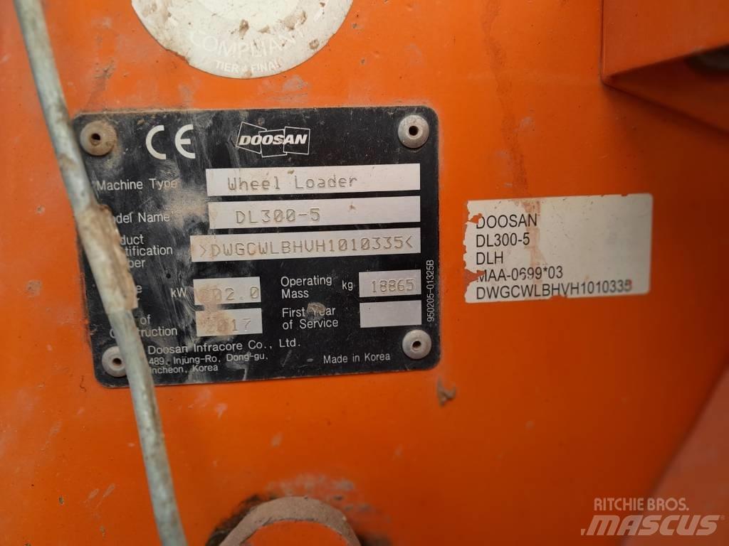 Doosan DL 300 輪胎式裝載機