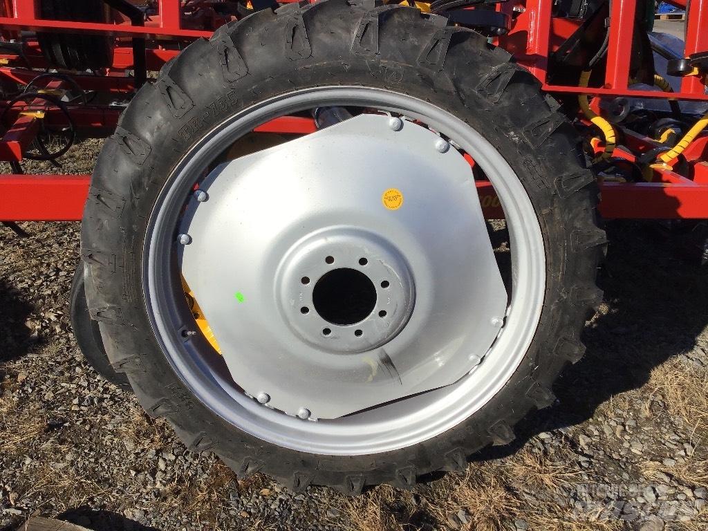 BKT Rivipyörät 輪胎、車輪和輪圈