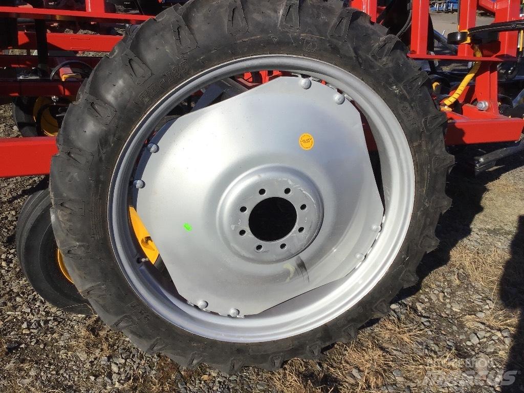 BKT Rivipyörät 輪胎、車輪和輪圈