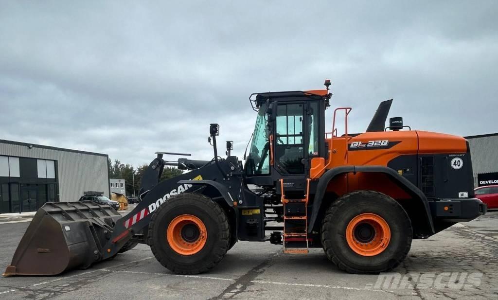 Doosan DL 320-7 輪胎式裝載機