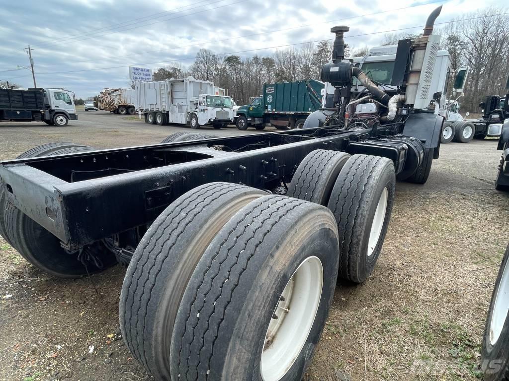 Mack LEU613 商用底盤車
