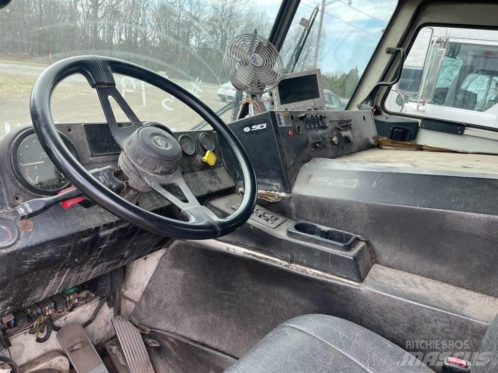 Mack LEU613 商用底盤車