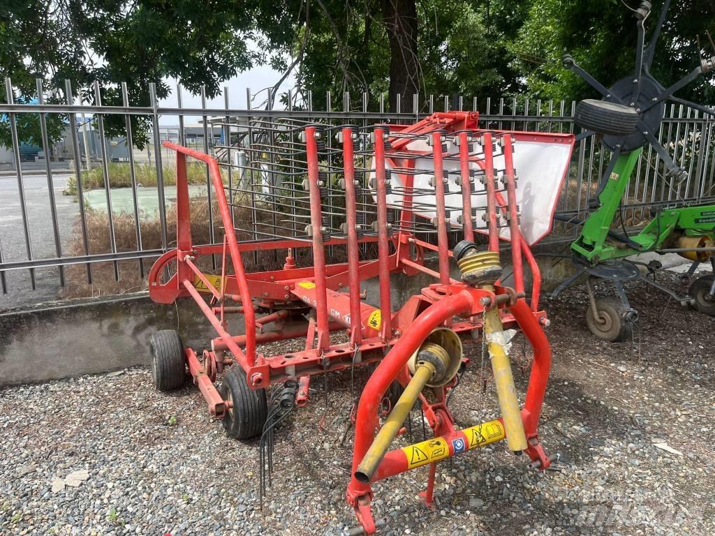 Kuhn GA 3201 G M 耙與翻草機