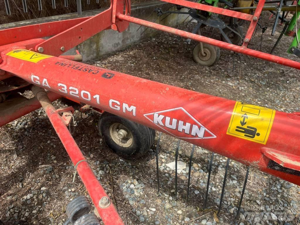 Kuhn GA 3201 G M 耙與翻草機