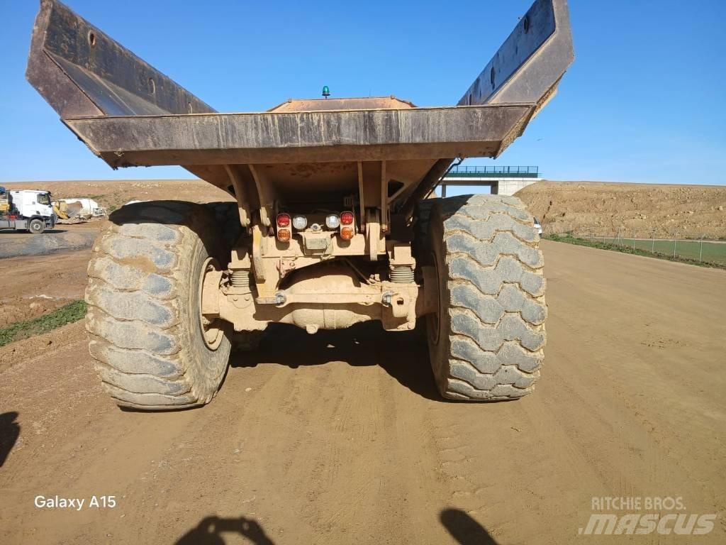 CAT 745 鉸接式起吊車