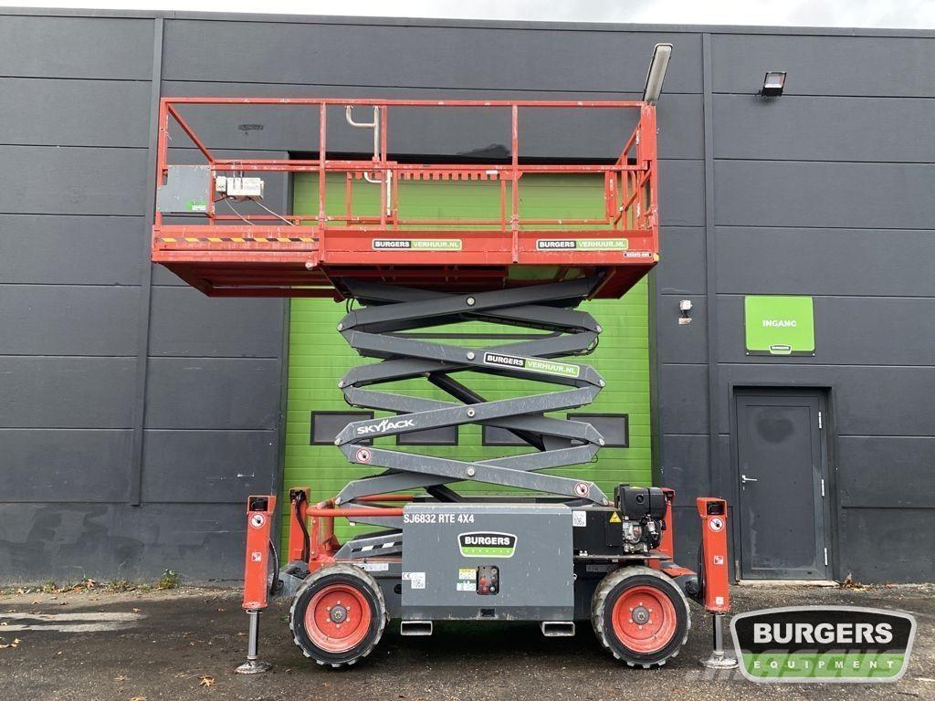 SkyJack SJ6832 RTE 剪式升降機