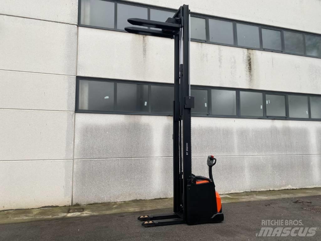 Toyota SWE160 行走控制式堆積機
