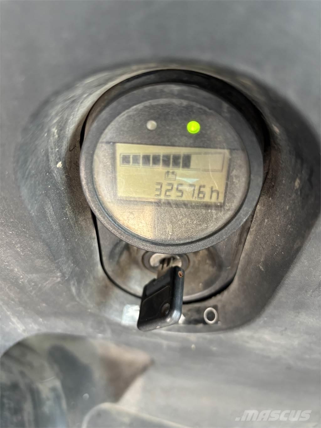 Still EXV10 自走式堆積機