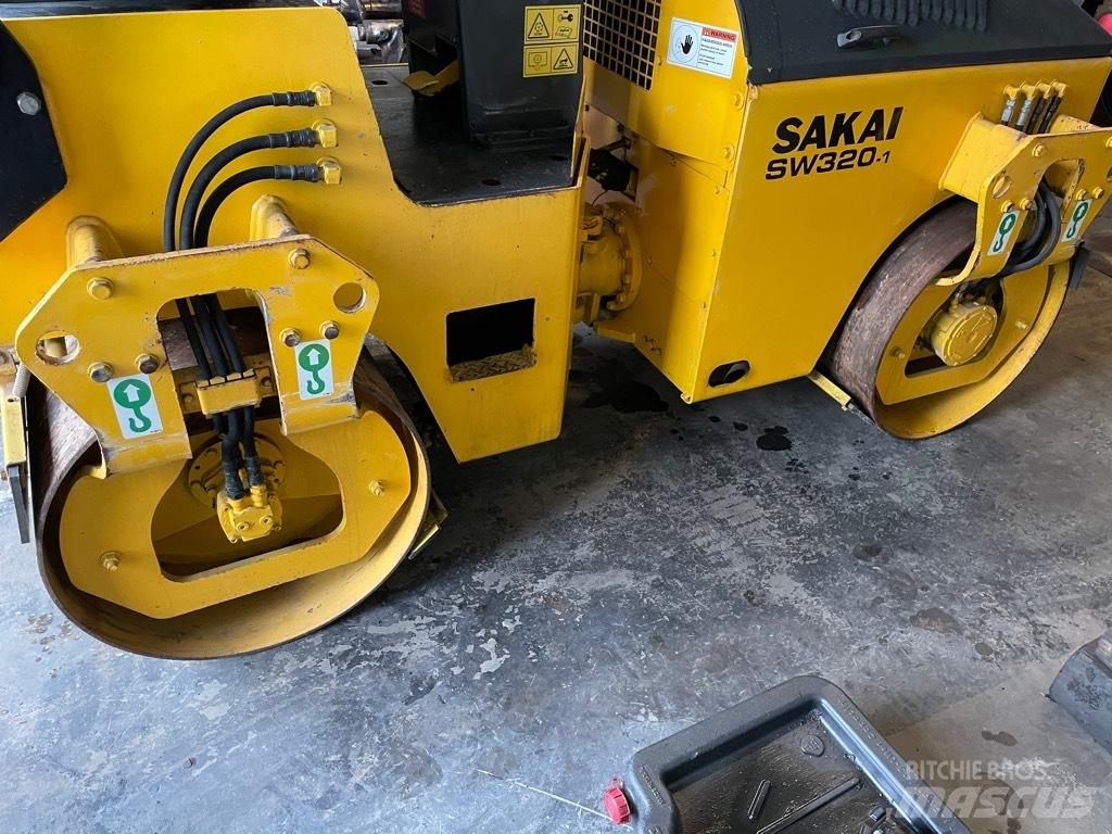 Sakai SW 320-1 雙輪滾壓機