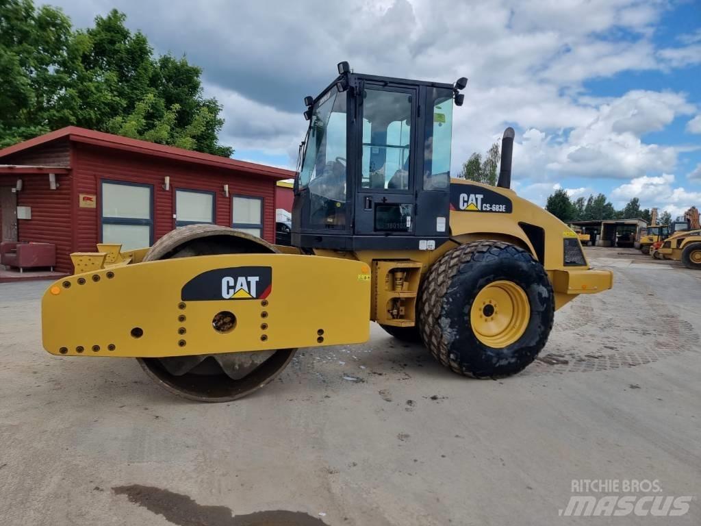 CAT CS 683 E 單輪滾壓機
