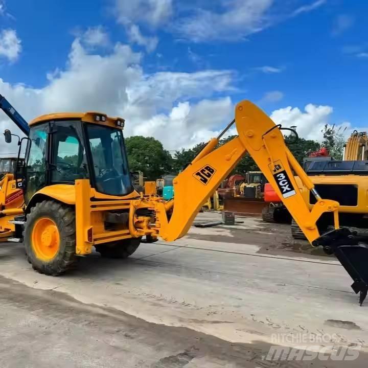 JCB 3 CX 反鏟裝載機